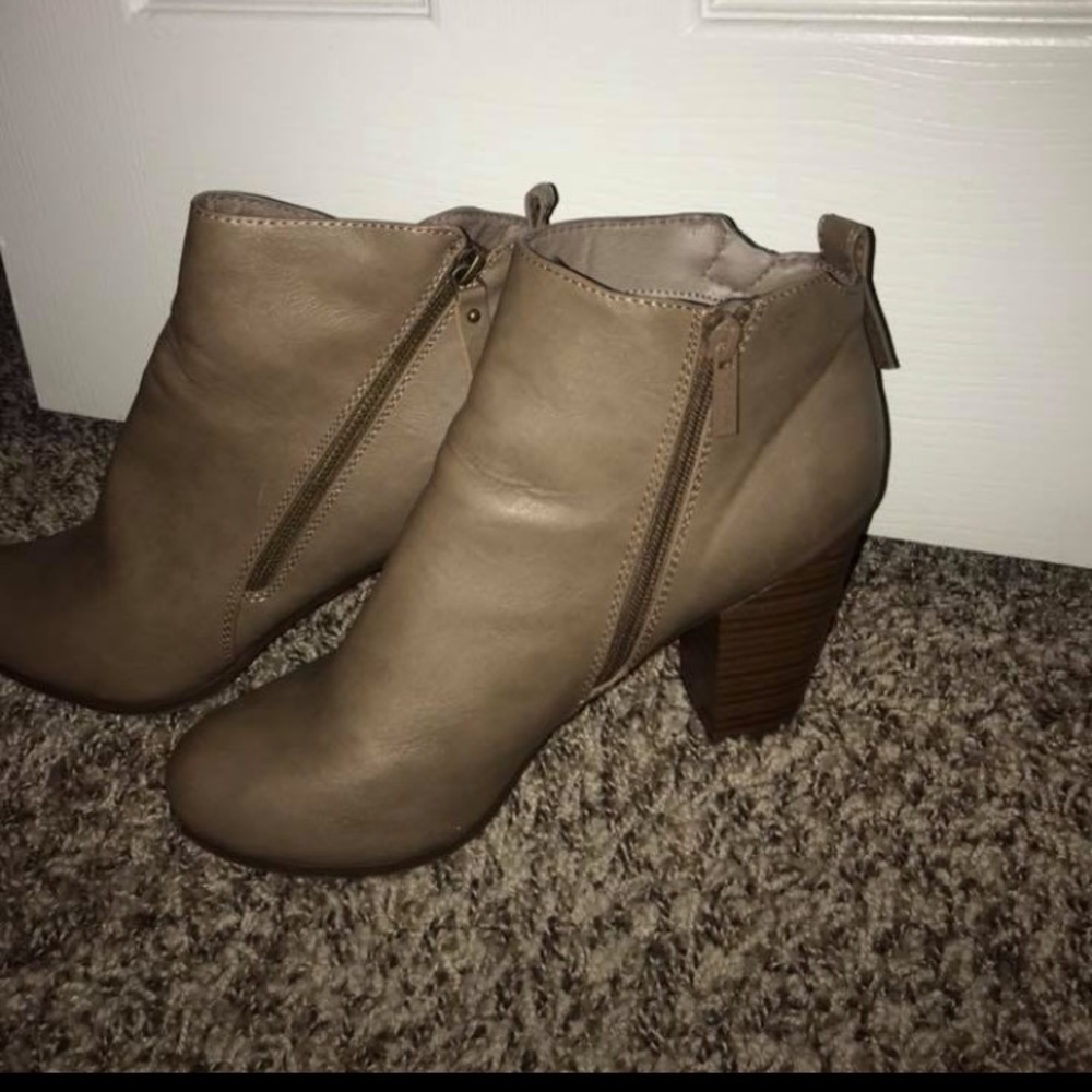 Size 10 heeled booties